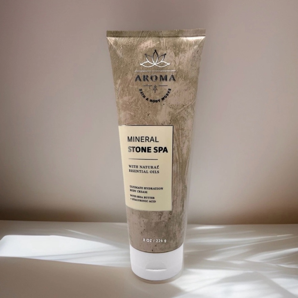 Bath & Body Works - Mineral Stone Spa For Men Or Women Body Cream (8 oz)